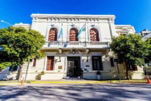 Denuncian un presunto hackeo al legajo de Weretilneck: secuestraron una computadora y avanza la investigación judicial