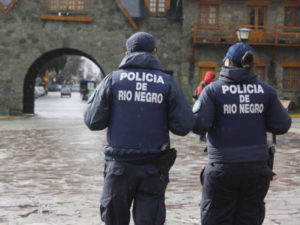 Cobró un centavo de sueldo: la Justicia frenó descuentos a un comisario para garantizar el tratamiento de su hija