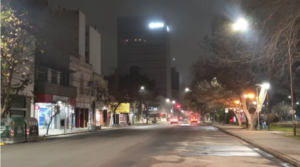 Feriado con poco tránsito en Neuquén: calles vacías y preparativos para el desfile del 9 de Julio