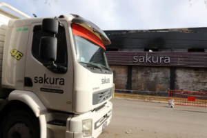Incendio en Sakura: advierten riesgo de derrumbe y piden no circular por la zona