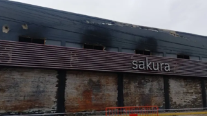 A seis días del incendio, comenzaron las pericias y evalúan demoler parte del depósito Sakura 