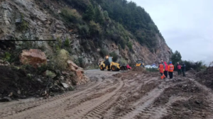 Derrumbe en la Ruta 40: el tránsito seguirá cortado por varios días en Siete Lagos