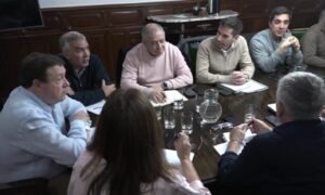Weretilneck reunió a su Gabinete y puso el foco en la temporada turística y la agenda legislativa