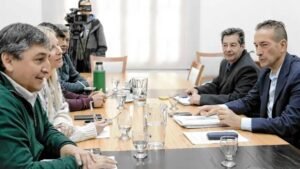 El Gobierno de Neuquén defiende el esquema de IPC y analiza el impacto financiero de los aumentos estatales