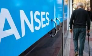 ANSES confirmó un nuevo aumento para jubilaciones, AUH y asignaciones familiares desde agosto