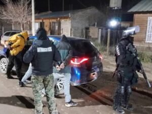Golpe al narcotráfico en Neuquén: seis detenidos en El Chañar con droga valuada en millones y autos de alta gama