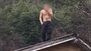 San Martín de los Andes: un prófugo buscado en Neuquén se atrincheró en un techo y amenazó con arrojarse