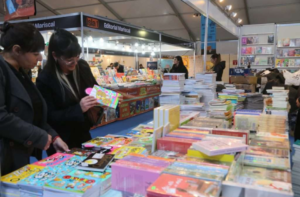 La Feria del Libro de Neuquén superó las expectativas y agotó los cupos para escuelas en un día