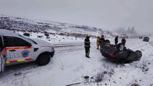 Viajaba con su familia por la Ruta 237, volcó y los cuatro ocupantes salieron ilesos