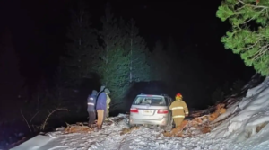 Rescataron a ocupantes de un vehículo atrapado por la nieve en una ruta de Huinganco