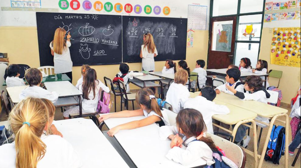 Neuquén lidera el ranking nacional de salarios docentes, según un informe oficial