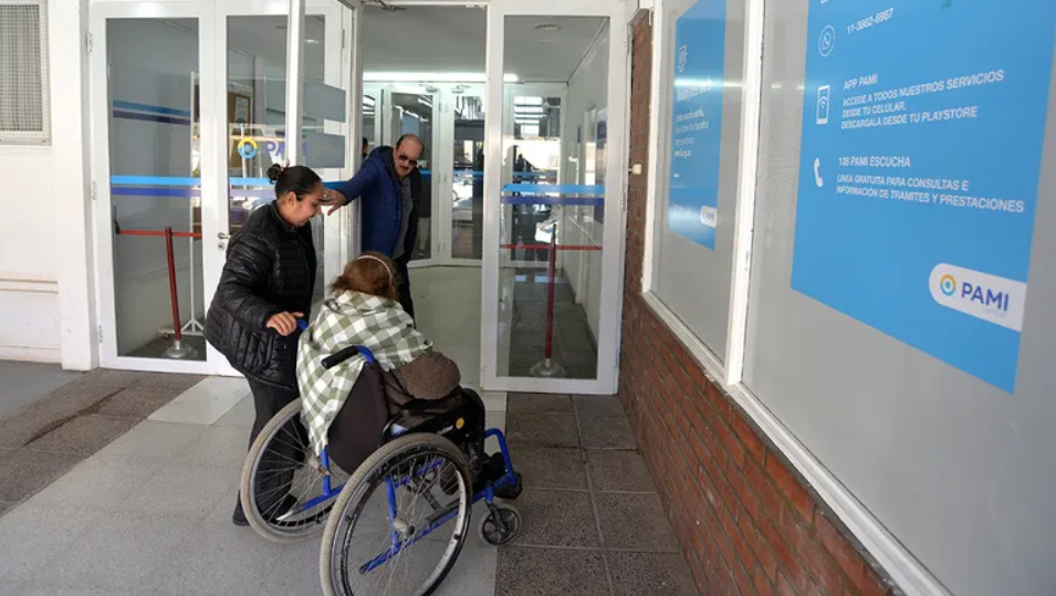 Clínicas de Neuquén y Río Negro suspenden por 24 horas la atención a afiliados de PAMI