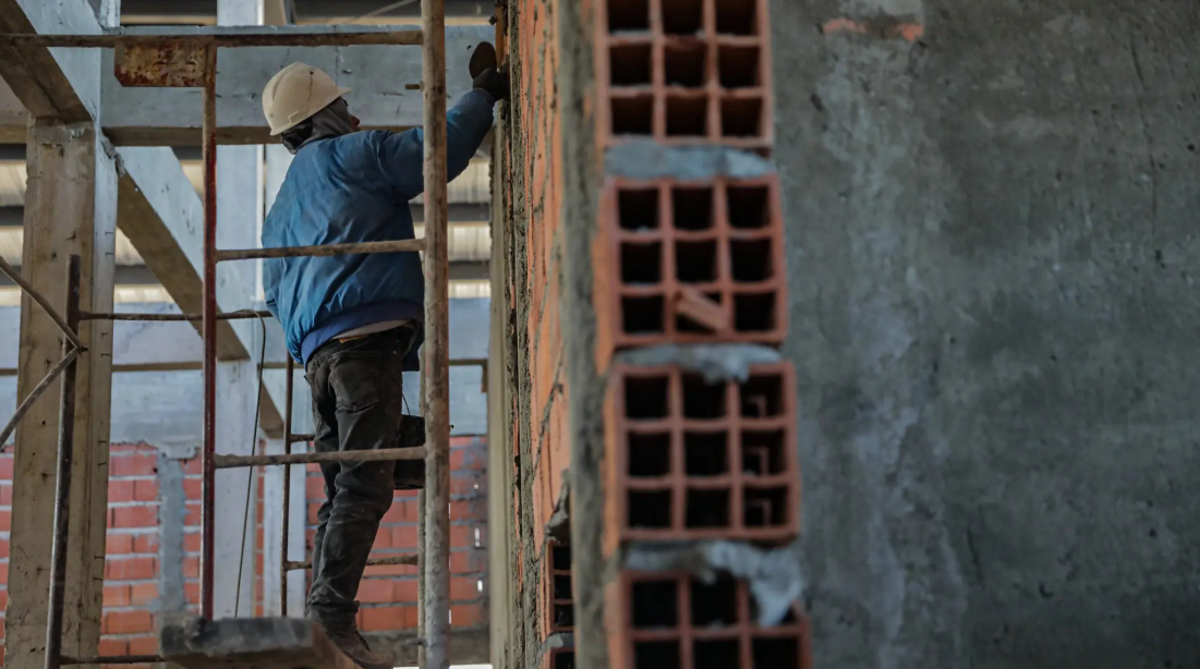 Río Negro suma más de 3.800 nuevos empleos y supera los 600 puestos vinculados al GNL Río Negro suma más de 3.800 nuevos empleos y supera los 600 puestos vinculados al GNL