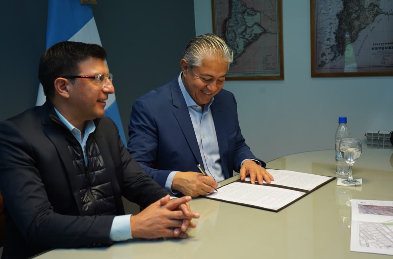 Figueroa y Páez firmaron convenios para impulsar 179 lotes y mejorar servicios en Senillosa