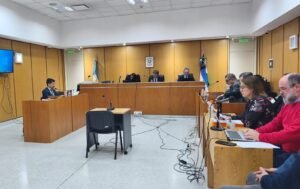 Roca: cuatro policías son juzgados por hechos denunciados contra dos adolescentes