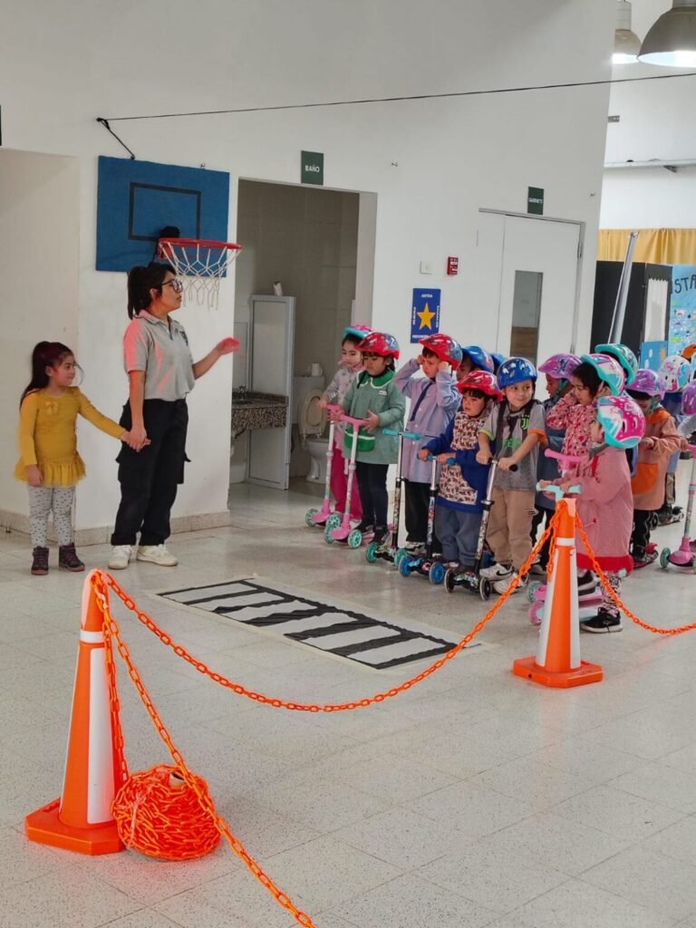 Bariloche: Educación Vial llegó al Jardín 115 para aprender a cuidarse jugando