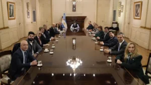 Javier Milei reúne a su Gabinete y a legisladores para avanzar con dos proyectos en el Congreso