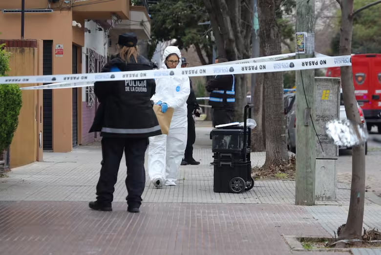 Femicidio en Villa Devoto: mató a su esposa de una puñalada y fue detenido tras intentar escapar