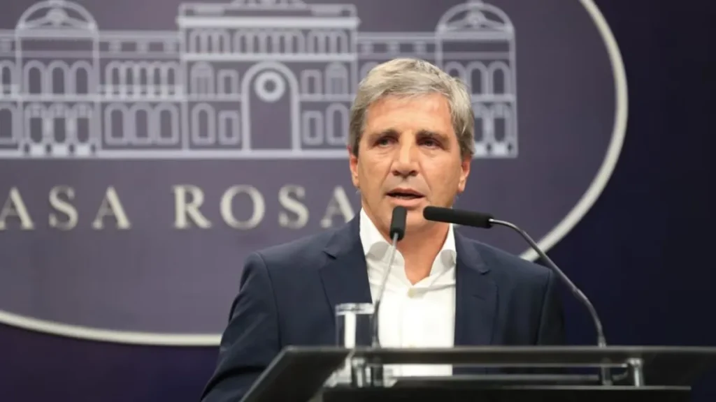 Luis Caputo dará una conferencia de prensa para anunciar nuevas medidas económicas antes del debate en Diputados