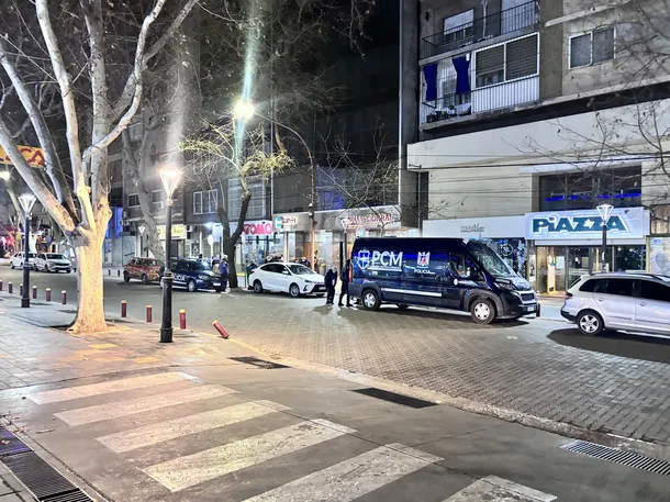 Investigan la muerte de una turista de Buenos Aires que cayó del quinto piso de un hotel en Mendoza: detuvieron a su pareja