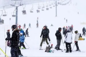 Récord de nieve y visitantes: más de 120 mil turistas eligieron la cordillera de Neuquén durante julio