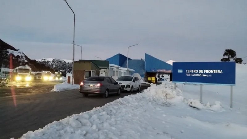 Alerta por el tránsito pesado en Neuquén: prevén una fuerte sobrecarga de camiones en el paso Pino Hachado