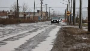 Bacheo tras las tormentas: la Municipalidad de Neuquén ya reparó más de mil pozos en la ciudad