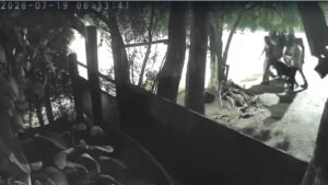 Villa La Angostura: salieron a la luz los videos de la detención de las mellizas que denunciaron a siete policías por vejaciones