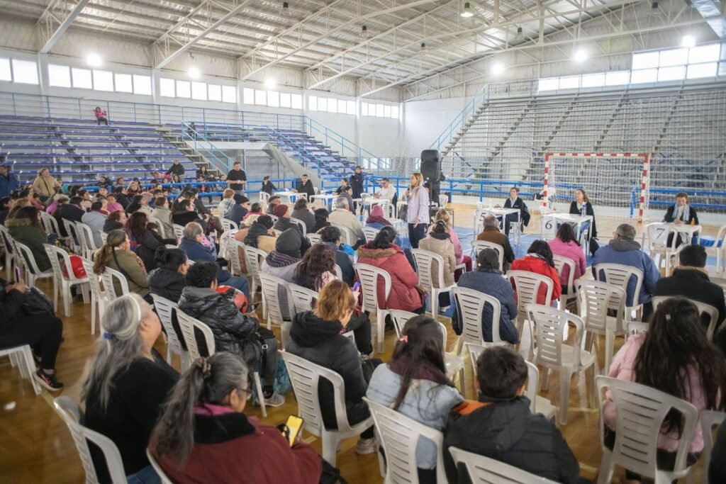 Roca completó el último pago del programa Leña y Garrafa 2026