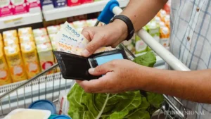 Siete de cada diez hogares vulnerables de CABA se endeudaron para cubrir gastos básicos