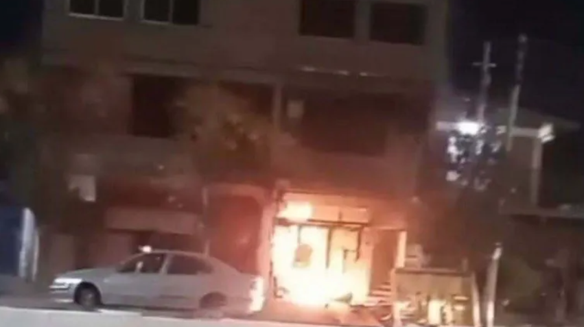 Incendio en una residencia de Neuquén: una pareja advirtió el fuego y Bomberos evitó que se propagara