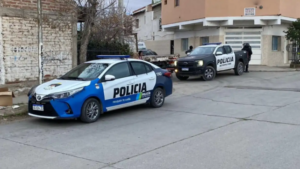 Allanamiento en el barrio Sapere: fuerte despliegue policial y seis personas retiradas de una vivienda