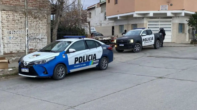 Allanamiento en el barrio Sapere: fuerte despliegue policial y seis personas retiradas de una vivienda