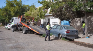 Récord de vehículos abandonados en Neuquén: retiraron 42 en agosto y ya son 250 en el año