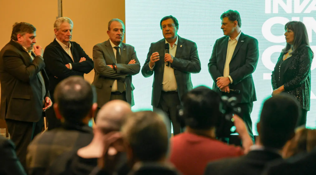 Weretilneck destacó los 50 años de INVAP: “Que logre mantenerse, crecer y ser protagonista agiganta su figura”