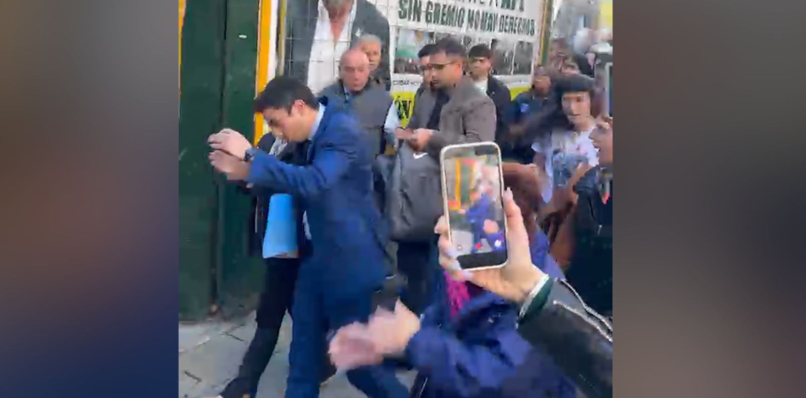 Polémica en la Biblioteca del Congreso: designaron a un rionegrino y hubo protestas de trabajadores Polémica en la Biblioteca del Congreso: designaron a un rionegrino y hubo protestas de trabajadores
