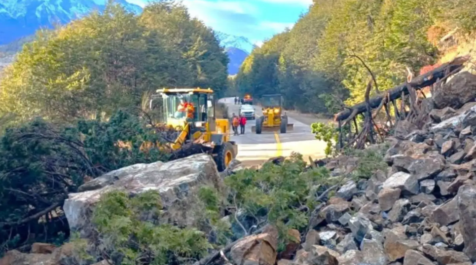 Ruta 40: mantienen el corte total hasta las 15 y preparan tránsito asistido por el derrumbe