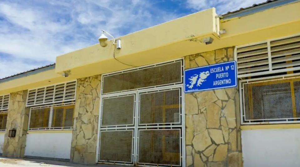 Atacaron con una tijera a una adolescente en una escuela de Zapala: sufrió un neumotórax