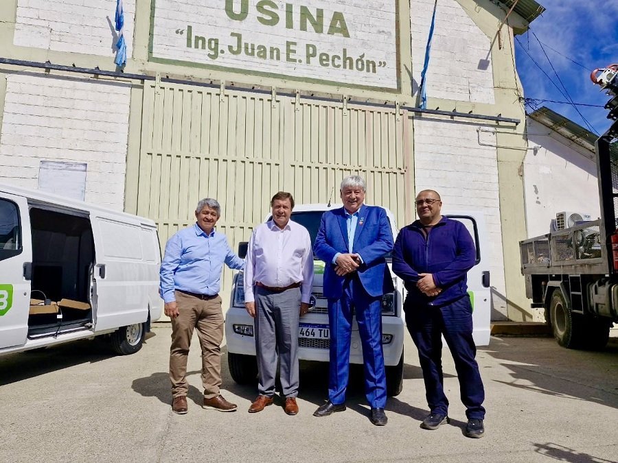 Transición energética en Bariloche: Weretilneck y Cortés acompañaron la incorporación de vehículos eléctricos de la CEB