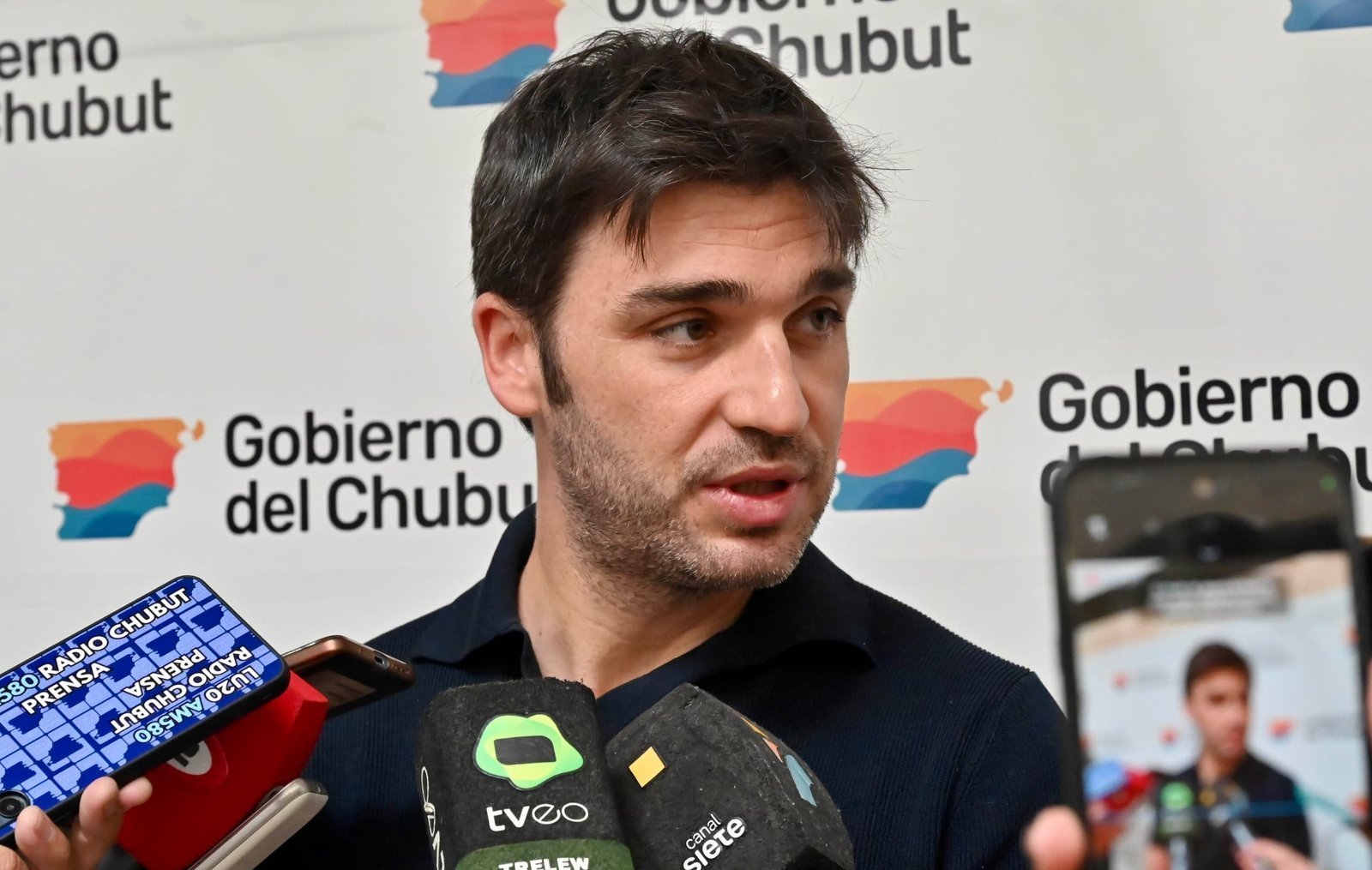 Torres destacó la ley que limita los descuentos sobre salarios y crea un programa de alivio financiero