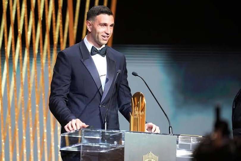 El “Dibu” Martínez fue nominado al Trofeo Yashin y va por otro premio como mejor arquero del mundo
