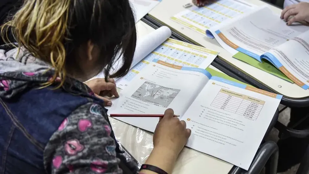 Pruebas PISA 2025: Argentina cayó en Matemática, Lectura y Ciencias y registró su peor resultado de los últimos 20 años