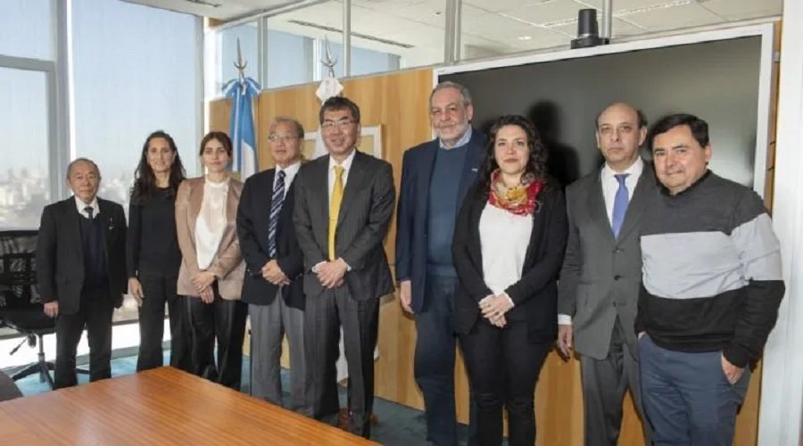 Argentina y Japón negocian un acuerdo histórico para desarrollar energía inalámbrica junto al CONICET