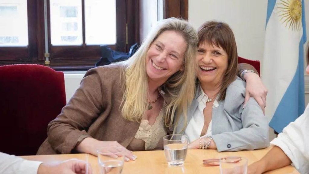 Karina Milei y Patricia Bullrich se reunieron con los senadores de LLA antes de una sesión clave