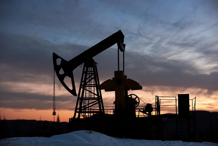El precio del petróleo superó los US0 tras los ataques entre EEUU e Irán en el estrecho de Ormuz