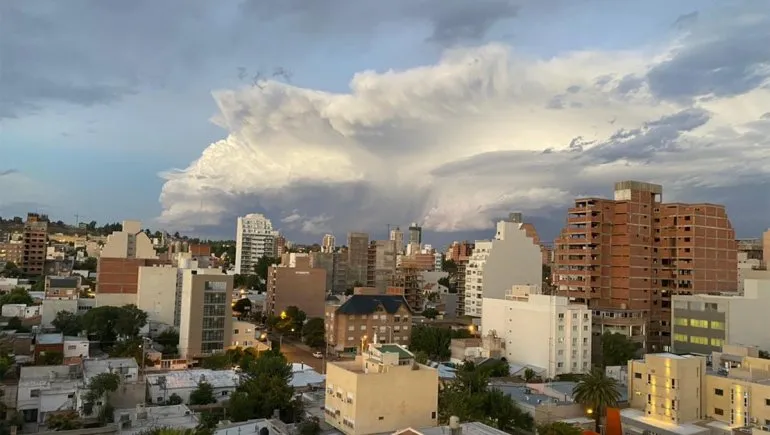 Martes parcialmente nublado y máxima de 14 grados: así estará el clima en Neuquén