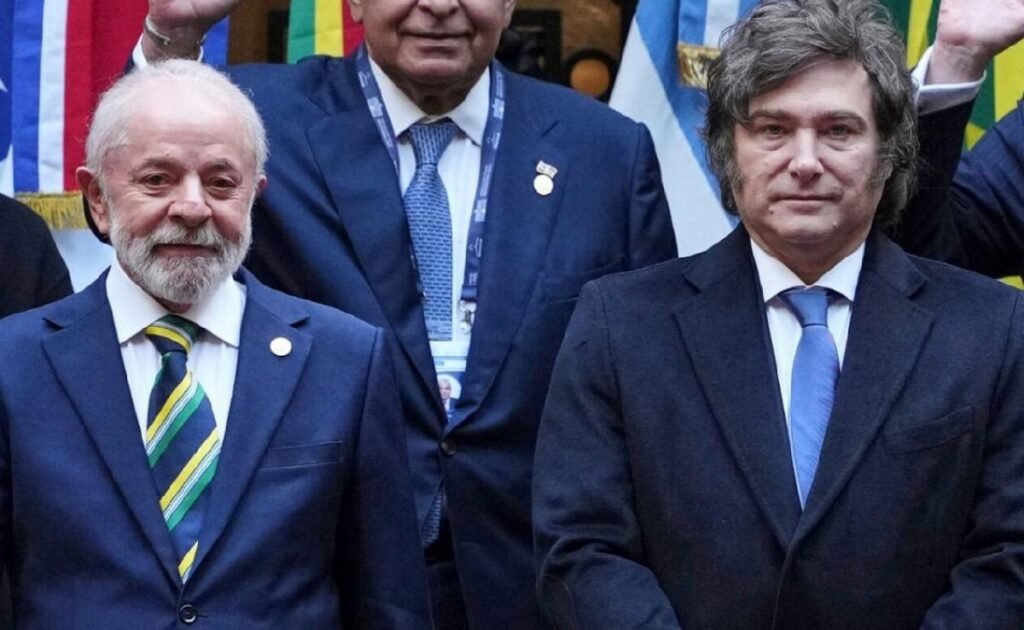 El Presidente evitó saludar a Lula tras su triunfo en Brasil y crece la preocupación en el Gobierno por el impacto electoral