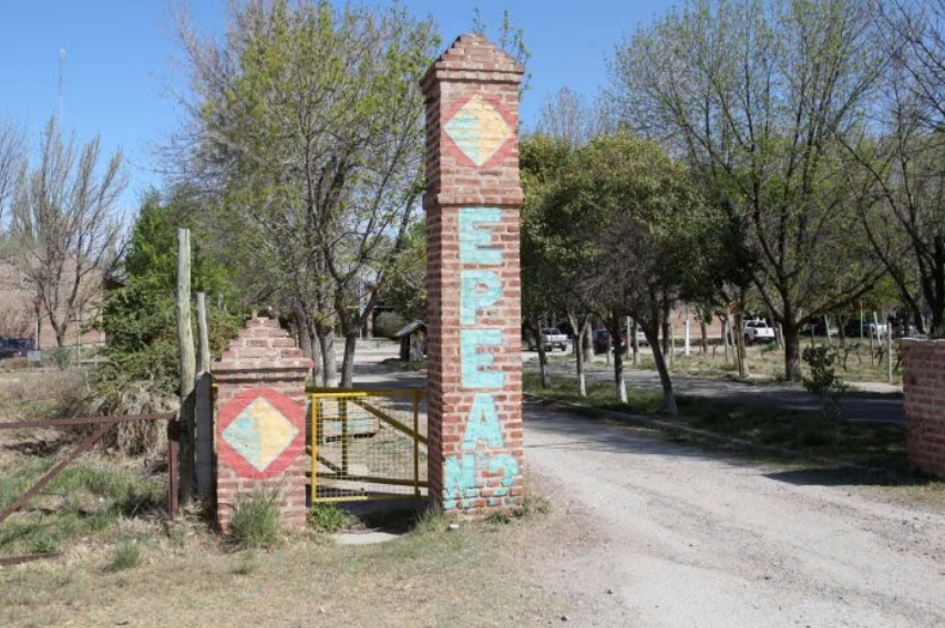 Preocupación por la violencia escolar en una escuela de Plottier: se viralizó una pelea entre dos alumnas