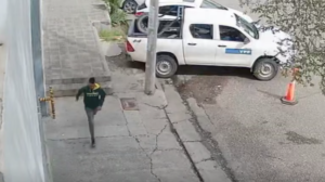 Intentaron robar una camioneta con un inhibidor en pleno centro de Neuquén