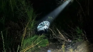 Impactante accidente en Covisal: un Bora desbarrancó por la ladera y su conductor sobrevivió